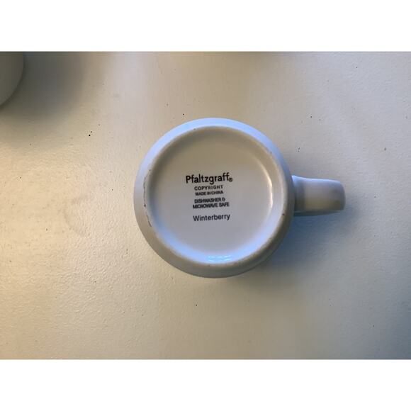 Pfaltzgraff Winterberry Porcelain Holiday Mugs Set of 4 Hot - Picture 4 of 4